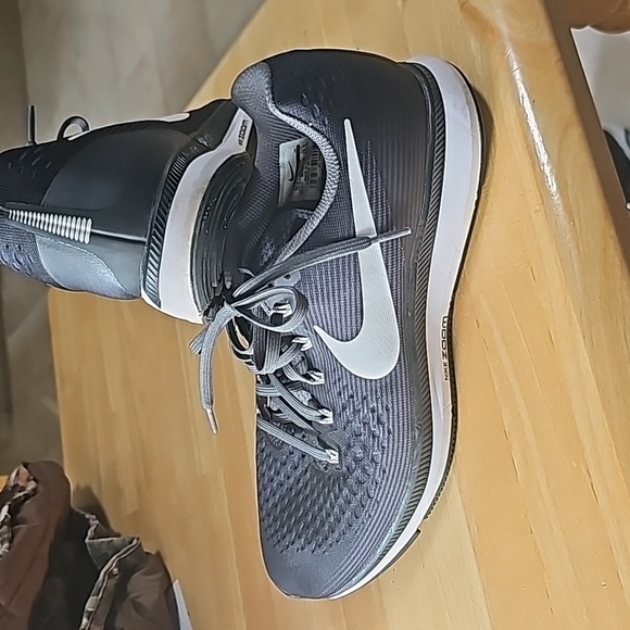 Nike Zoom Sneakers Mens Sz 10.5 Black and White  Excellent Condition - Picture 7 of 10